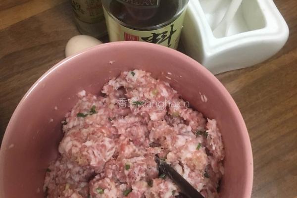 香菇青菜猪肉馅饺子的做法图解3