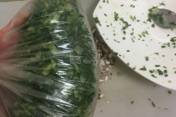 香菇青菜猪肉馅饺子的做法图解14