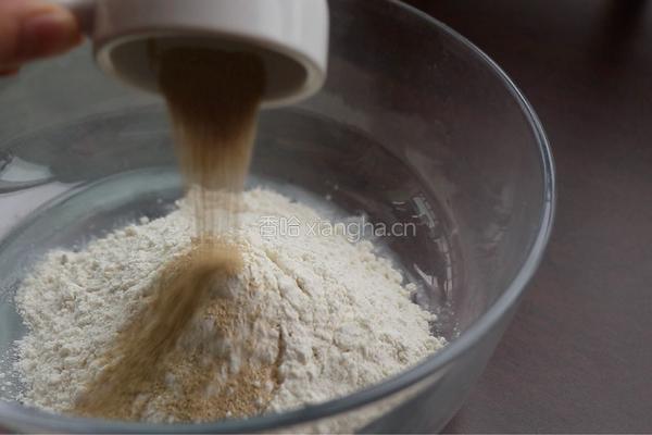 豆沙扭扭包的做法图解2