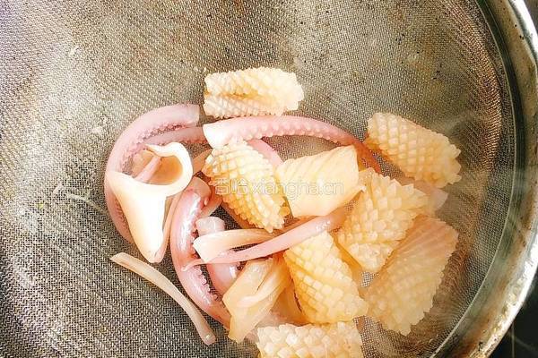 泡椒鱿鱼卷的做法图解3