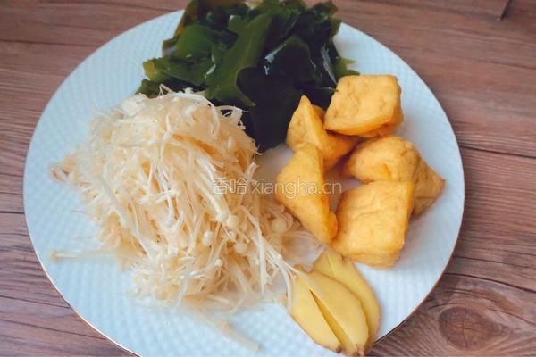 牛尾裙带金针菇豆泡汤的做法图解2