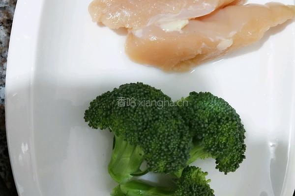 鸡胸西兰花的做法图解1