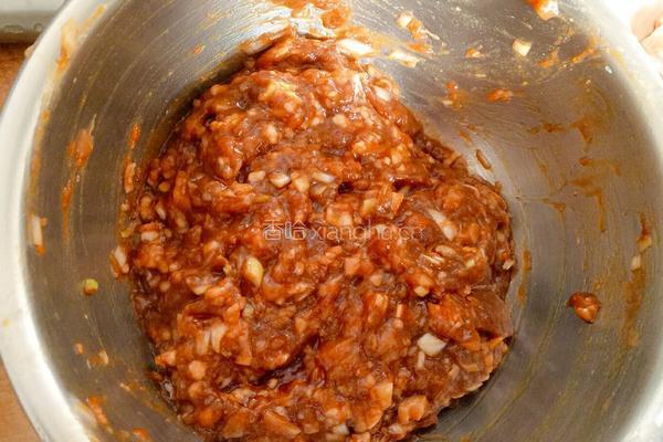 胡萝卜豆渣肉丸和白萝卜豆渣肉丸的做法图解3