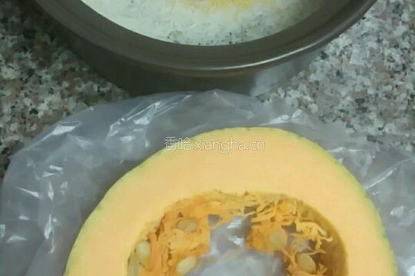 南瓜小米粥的做法图解1