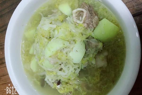 东北大骨头炖酸菜的做法图解10