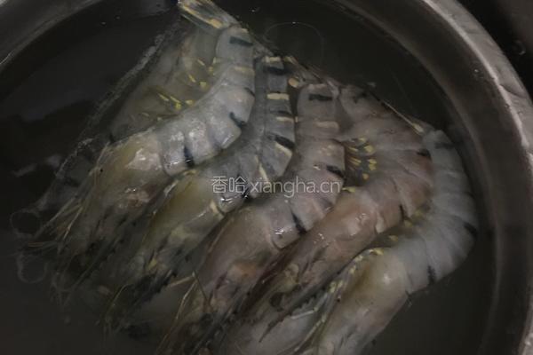 莴苣虾仁炒鸡蛋的做法图解1