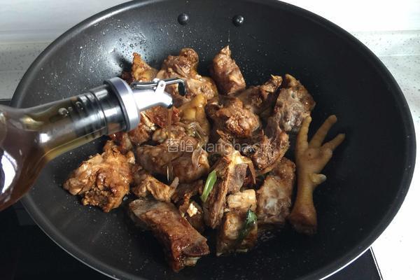 脊骨炖鸡的做法图解7