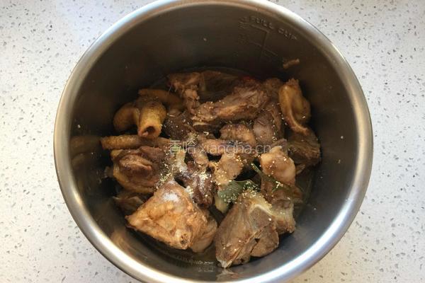脊骨炖鸡的做法图解9