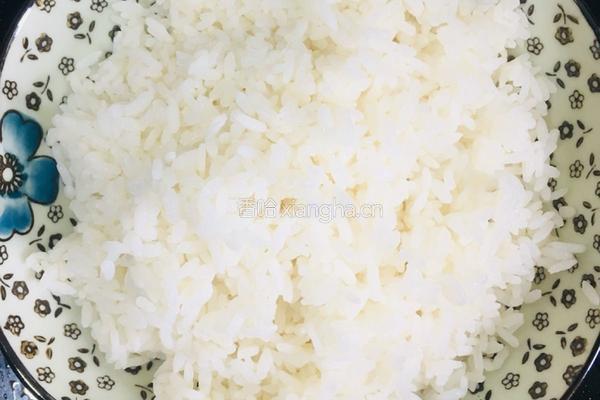 香肠彩蔬炒饭的做法图解5