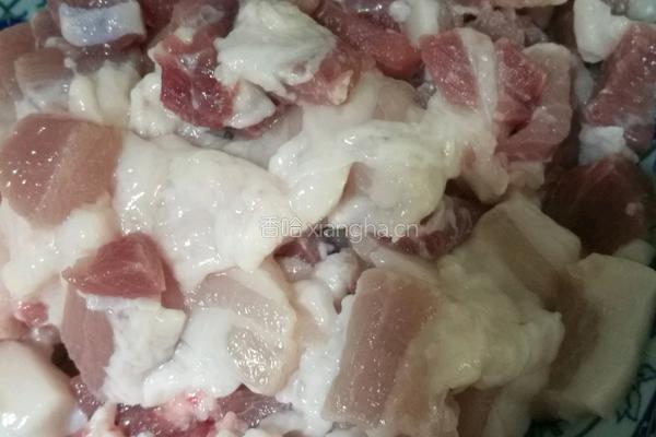 酸菜炒腩肉的做法图解1