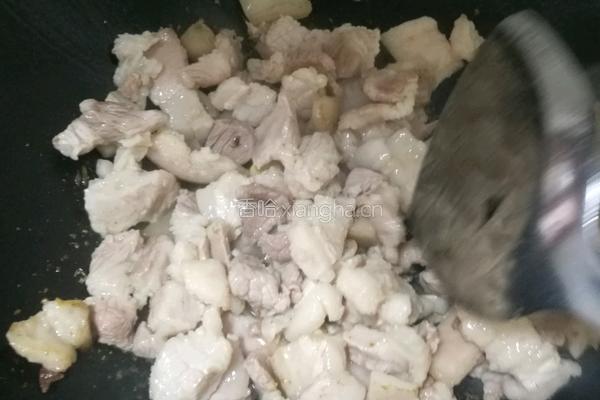 酸菜炒腩肉的做法图解5