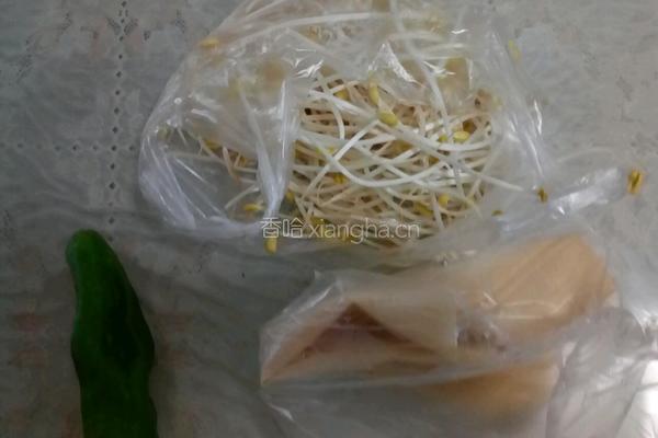 青椒豆芽炒百页的做法图解1