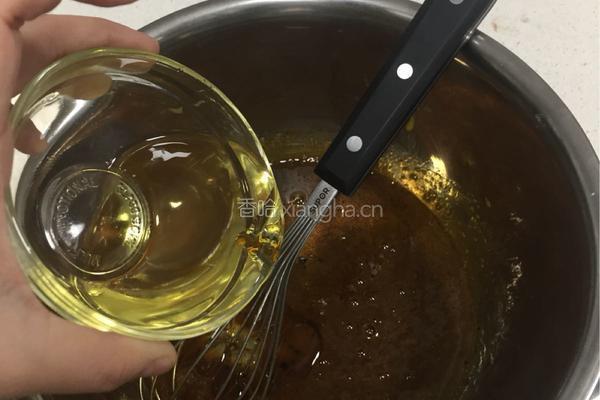 咖啡香草可可风味戚风蛋糕的做法图解4