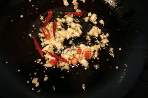 清炒茼蒿的做法图解1
