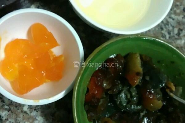 潮汕砂锅粥（皮蛋咸蛋瘦肉粥)的做法图解4
