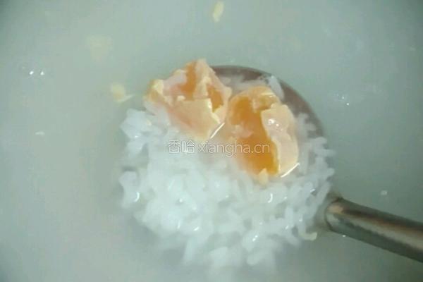 潮汕砂锅粥（皮蛋咸蛋瘦肉粥)的做法图解5