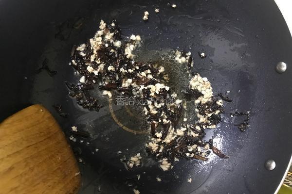 肉沫梅干菜炒秋葵的做法图解4