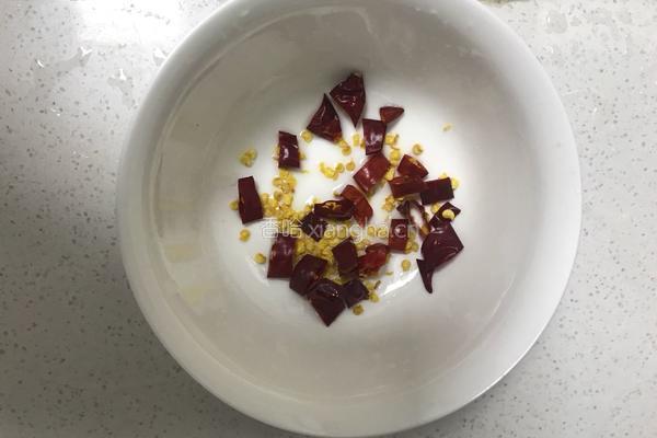 肉沫梅干菜炒秋葵的做法图解6