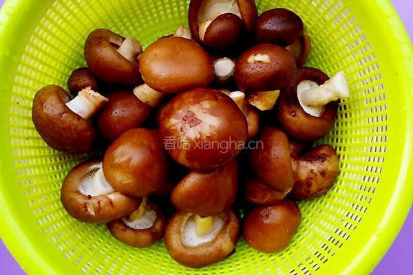 香菇滑生菜的做法图解2