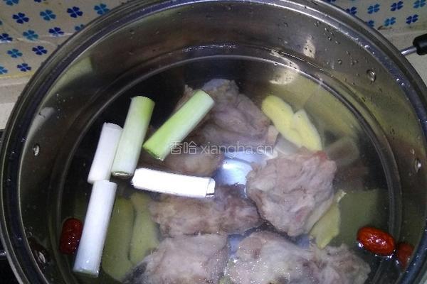 家常大骨汤的做法图解3