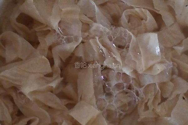 大白菜炒豆皮的做法图解1