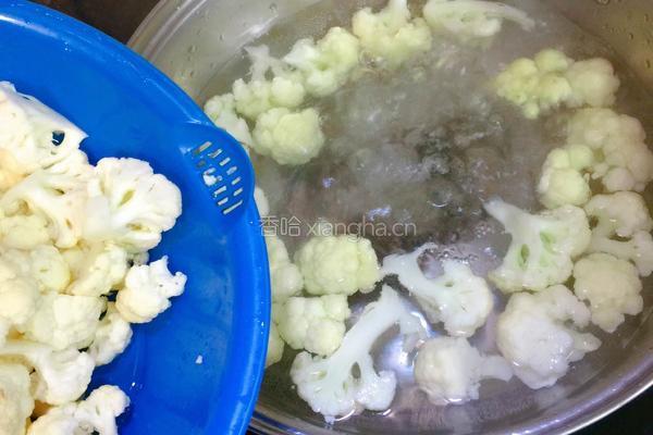 宝宝餐【番茄炒花菜】的做法图解2