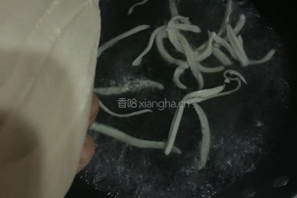西红柿炒鸡蛋～刀削面的做法图解2