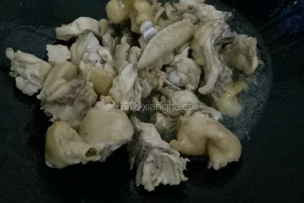 土豆焖鸡肉的做法图解3