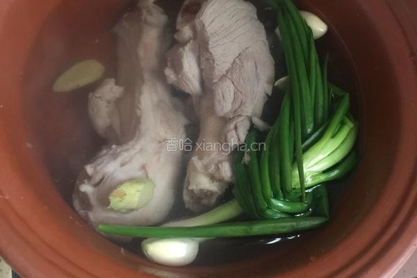 白萝卜筒骨汤的做法图解3