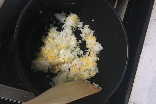 蛋炒饭的做法图解4
