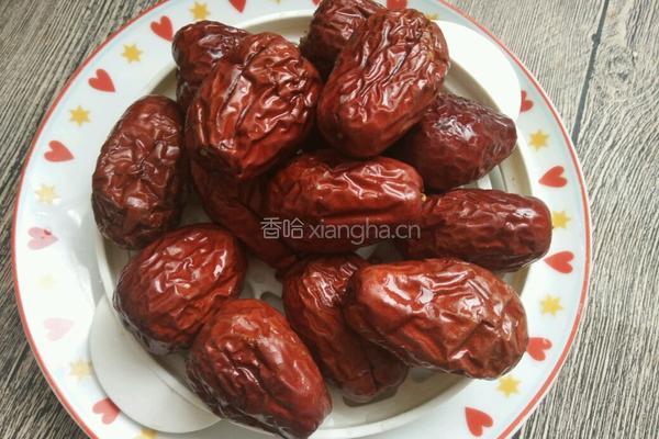 电饭煲蒸大枣的做法图解1