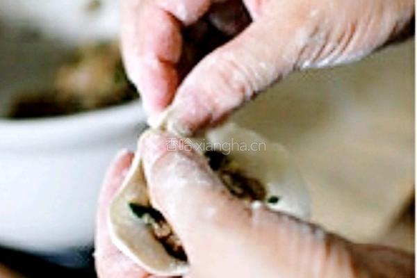 芹菜猪肉馅包子的做法图解6