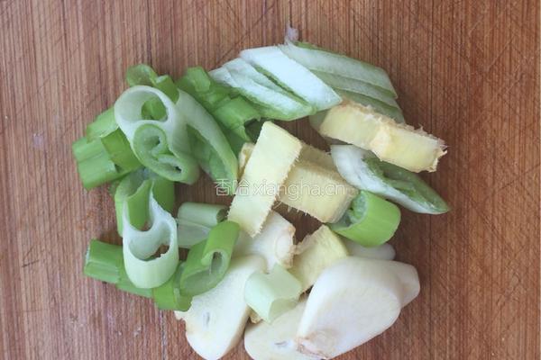 豆腐炒虾仁的做法图解2