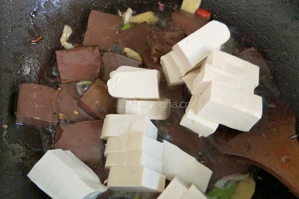 鸭血炖豆腐的做法图解5