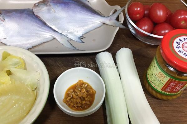 潮汕咸菜蒸鲳鱼的做法图解1