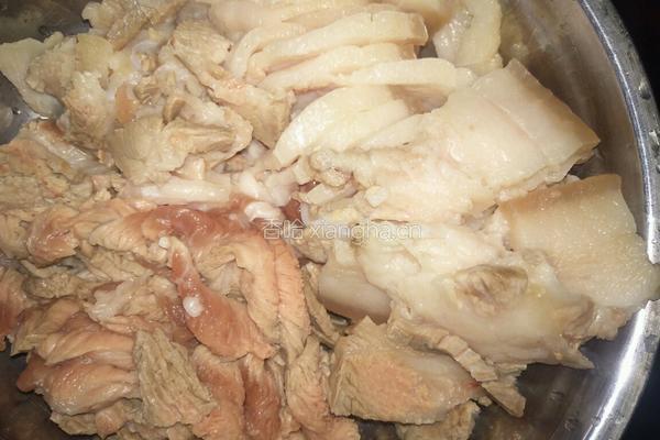 豌豆烧回锅肉的做法图解2