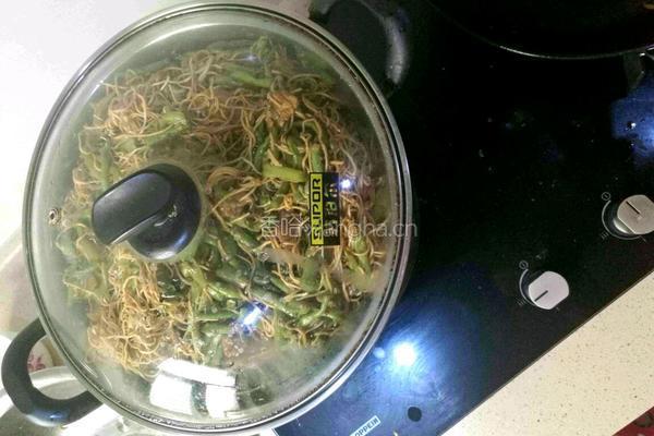 五花肉豆角焖面的做法图解7