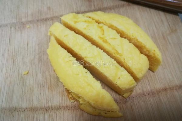 香煎玉米饼条的做法图解1