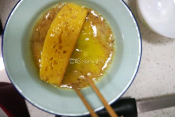 香煎玉米饼条的做法图解3