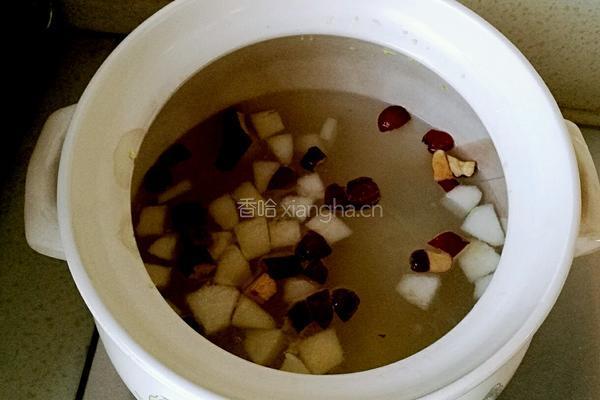 雪梨红枣粥的做法图解3