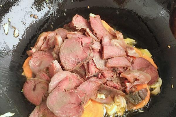 牛肉炒胡萝卜的做法图解4