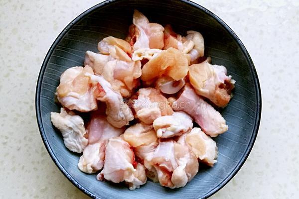 鸡翅根炖土豆的做法图解1