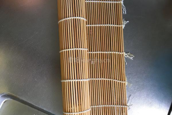 紫米寿司的做法图解5
