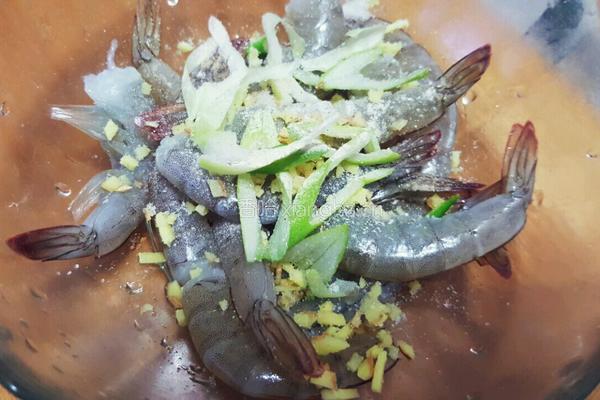 茄汁大虾的做法图解2