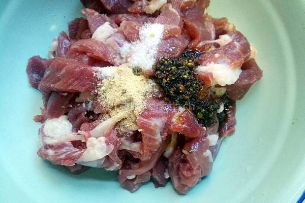 炸酥肉的做法图解4