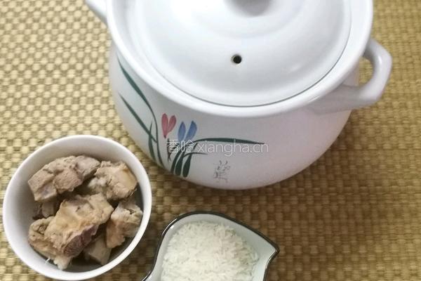沙锅咸骨粥的做法图解1