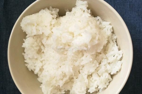番茄鸡蛋炒饭的做法图解1
