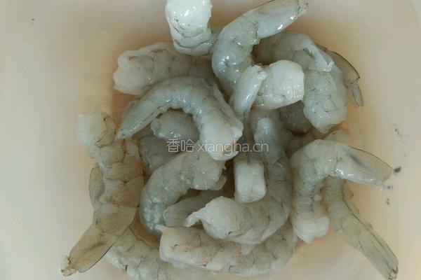 黄瓜虾仁的做法图解1