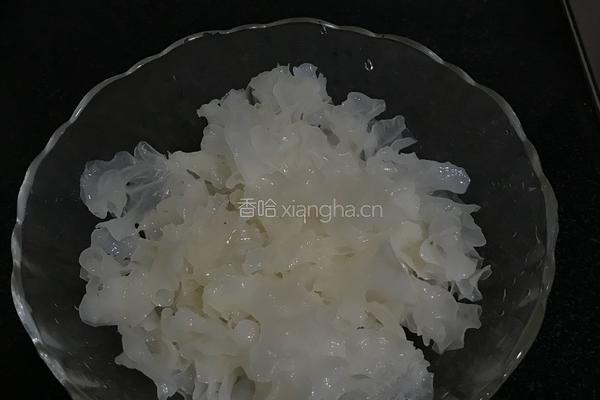 红枣莲子银耳汤的做法图解8