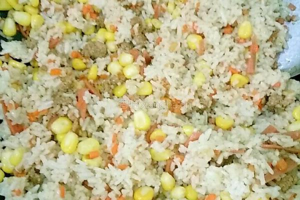 胡萝卜玉米炒饭的做法图解6